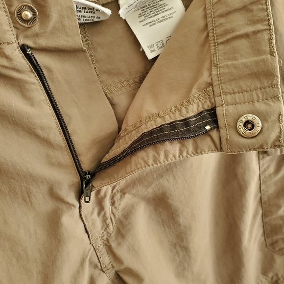 Columbia cargo shorts for hiking and outdoor activities. Dark green,Womens Small - Picture 6 of 8